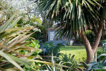 Cornish Gardeners - gardening image